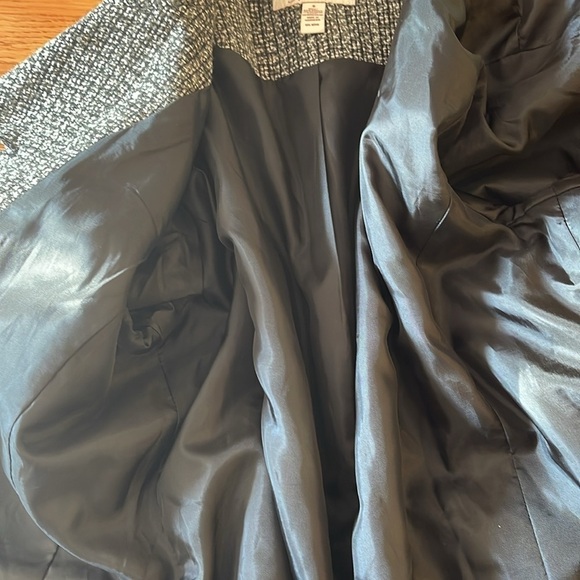 JM Collection sz 8 vintage 4 buttoned lined jacket with pockets and cuffs. - Picture 6 of 11